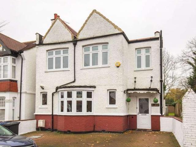 House for sale in Finchley, Greater London