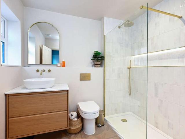 House for sale in Frogmore, Hart