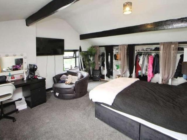 House for sale in Charlesworth, East Midlands