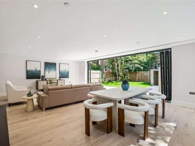 House for sale in Streatham, Greater London