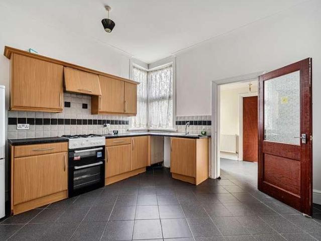 House for sale in Gants Hill, Greater London