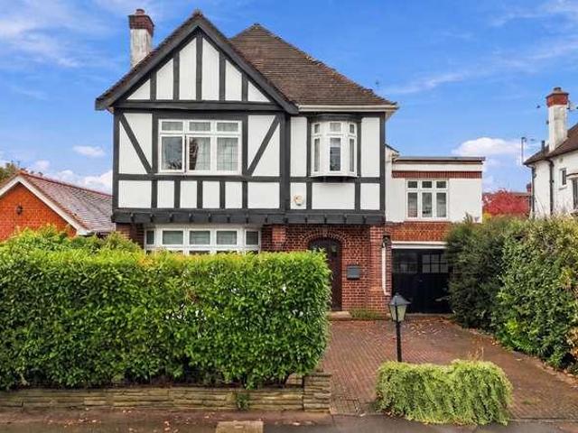 House for sale in London Borough of Redbridge, Greater London
