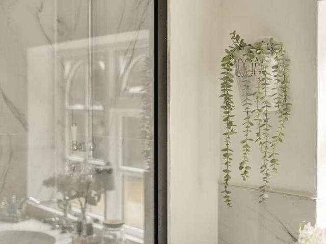 House for sale in Fole, Surrey