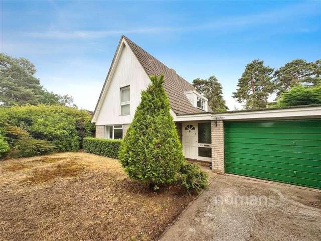 House for sale in Heol-las, Surrey