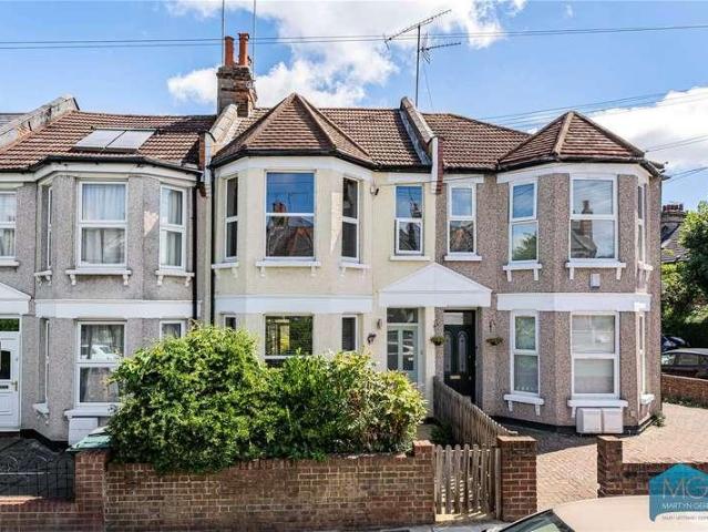 House for sale in Colney Hatch, Greater London