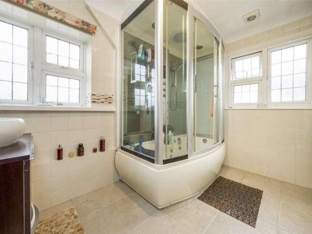 House for sale in Motspur Park, Greater London