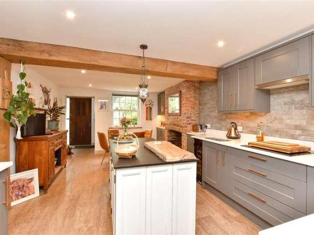 House for sale in Hunton, Midway