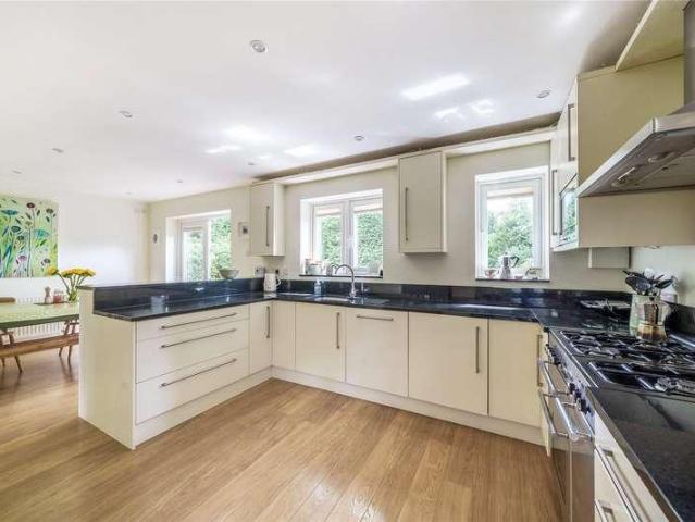 House for sale in Heol-las, Surrey