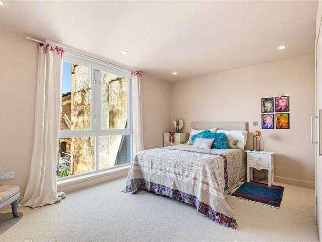 House for sale in Clapham Junction, Greater London