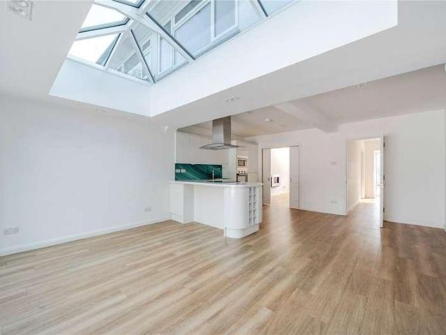 House for sale in Lower Green Esher, Blackhills