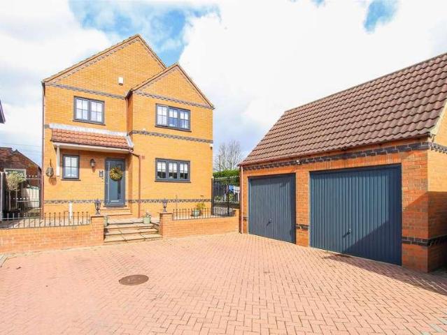 House for sale in Featherstone, North Featherstone