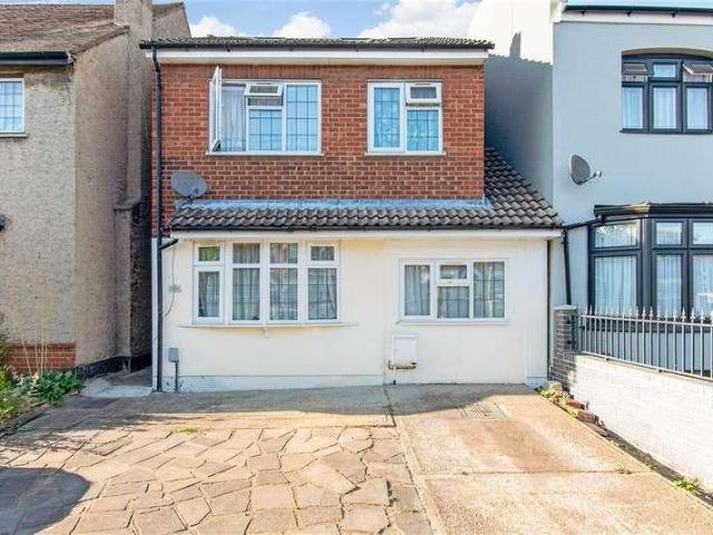 House for sale in Goodmayes, Greater London