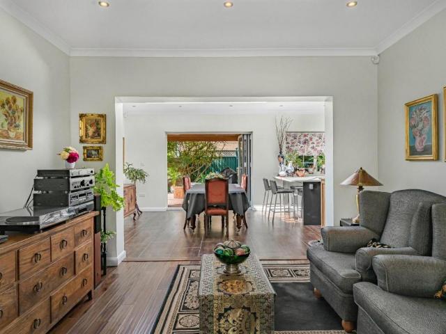 House for sale in London Borough of Lewisham, Bell Green
