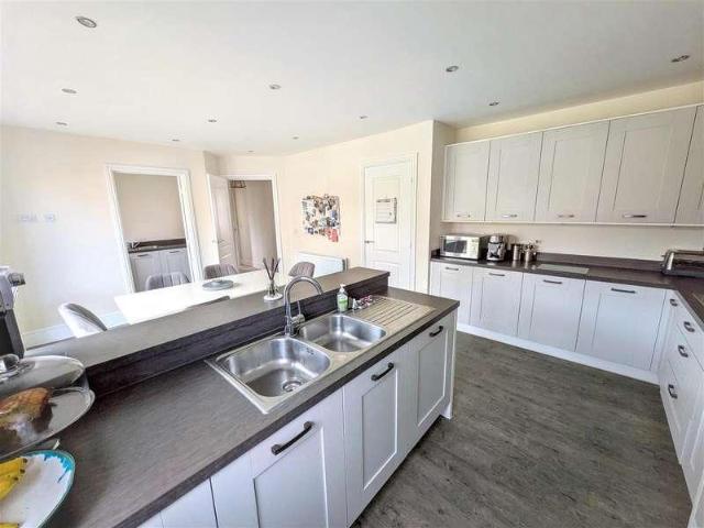 House for sale in Barnham and Eastergate, Clapham