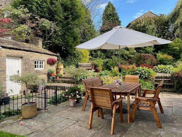 House for sale in Charlesworth