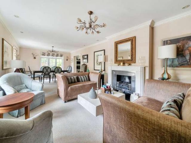 House for sale in Sunninghill and Ascot