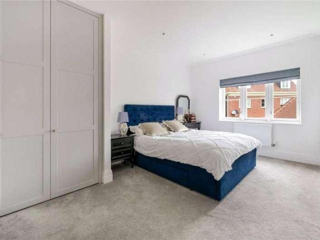 House for sale in Cockfosters, Greater London