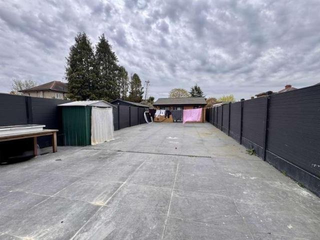 House for sale in Charville, Greater London