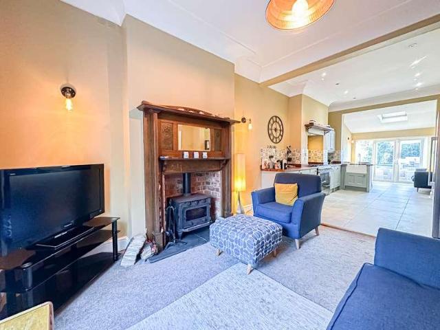 House for sale in Elm Park, Calderstones