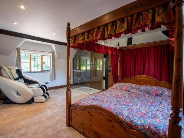 House for sale in Halesowen, West Midlands
