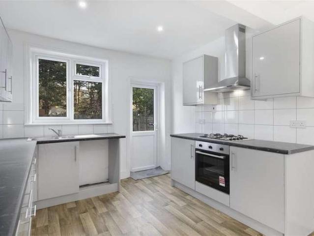 House for sale in London Borough of Croydon, Selhurst