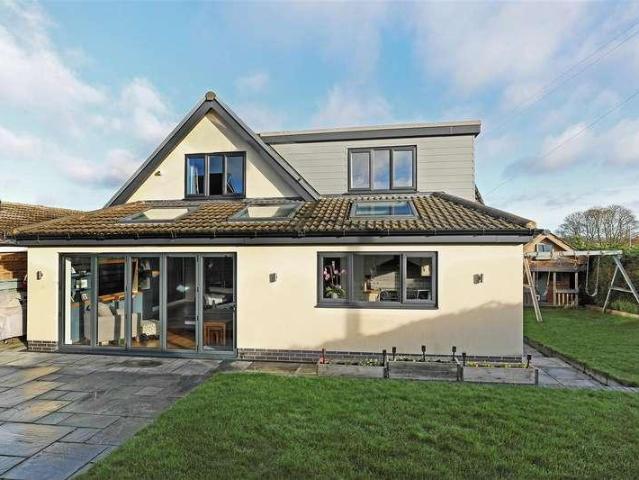 House for sale in Shelley, Shepley