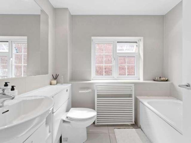 House for sale in Elstree and Borehamwood, Borehamwood