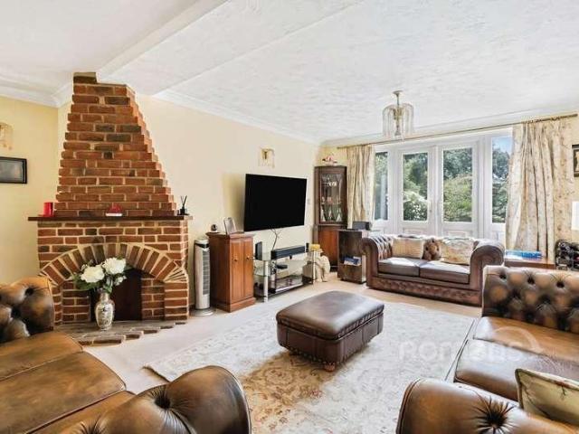 House for sale in Heath End, Waverley
