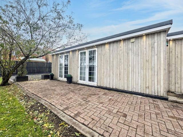 House for sale in Burnside, Fence Houses