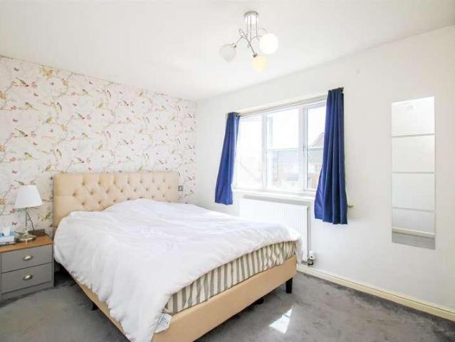 House for sale in Wrenthorpe, West Yorkshire