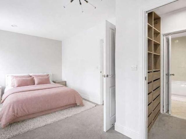 House for sale in Mill Hill, Greater London