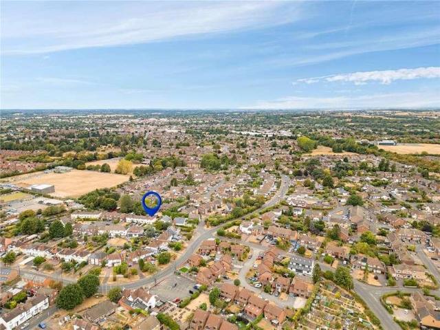 House for sale in Whitnash, Green Close