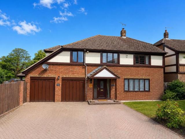 House for sale in Willesborough, Bridgefield