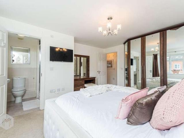 House for sale in Linnyshaw, Salford