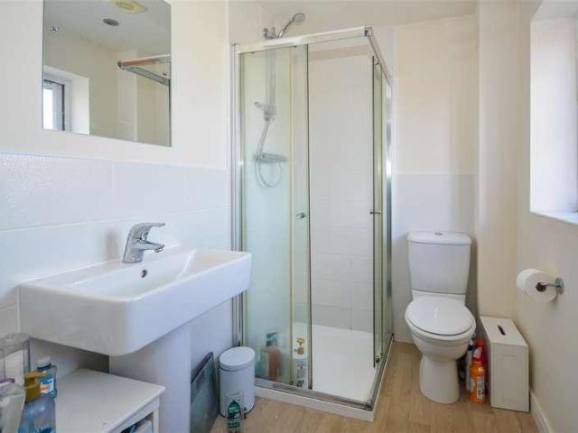 House for sale in Manor Park, Wakefield