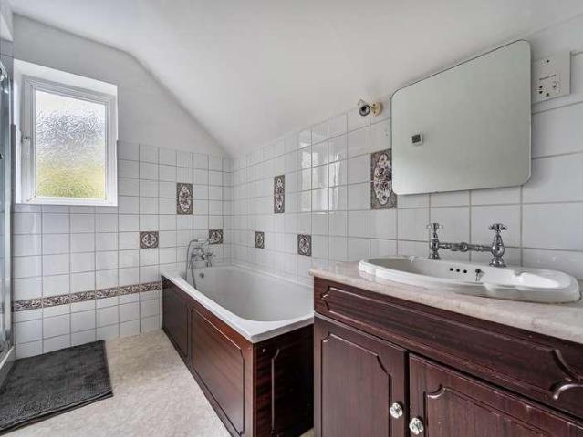 House for sale in Denham, Denham Green