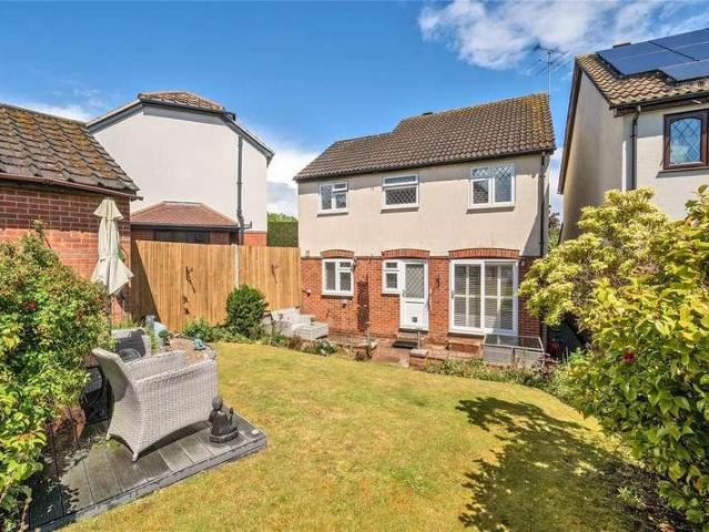 House for sale in Heol-las, Surrey