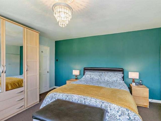 House for sale in Wakefield, City Fields
