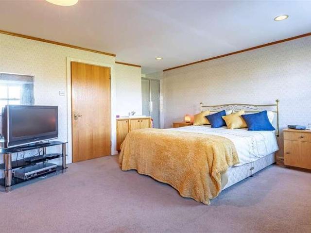 House for sale in Debden Green, Epping