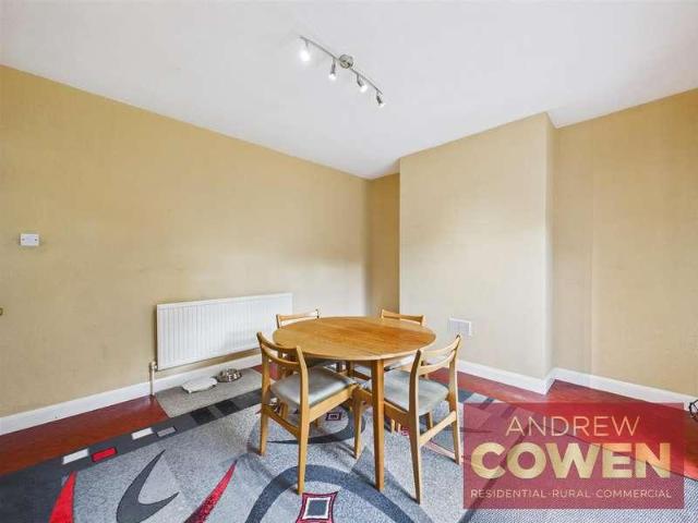 House for sale in Osgodby