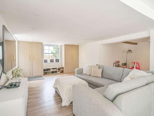 House for sale in Wallcrouch, Heathlands