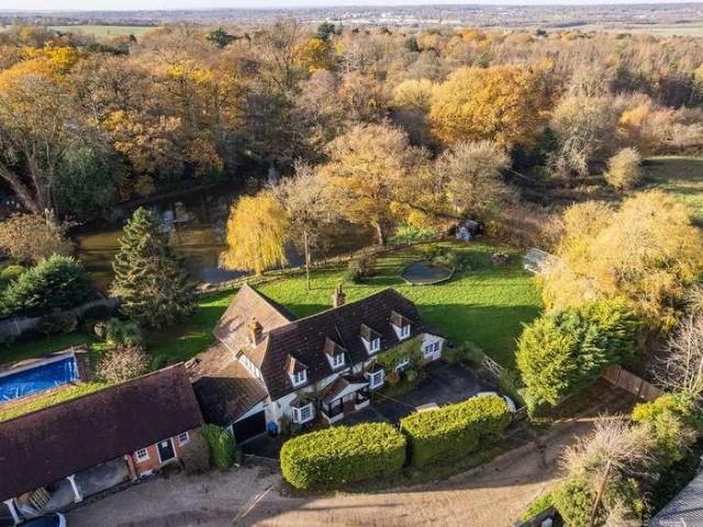 House for sale in Lambourne, Epping