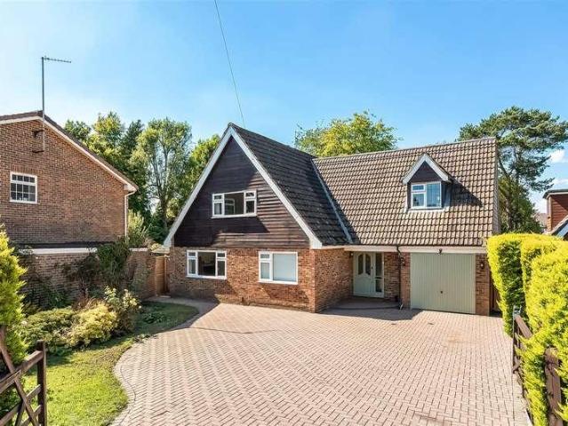 House for sale in Caterham, Caterham on the Hill