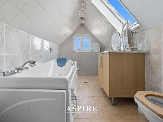 House for sale in Milton, Alton Barnes