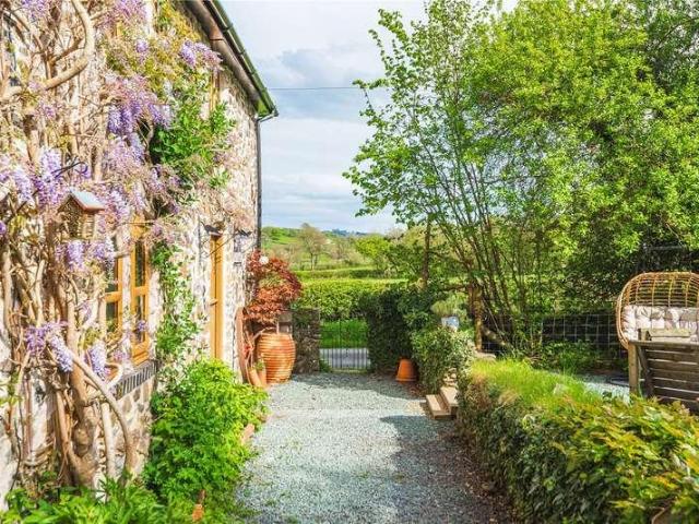 House for sale in Llanfair Caereinion, Powys
