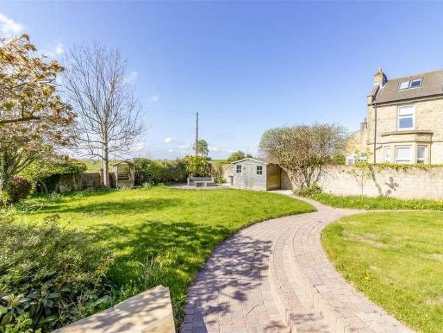 House for sale in Yeadon, West Yorkshire