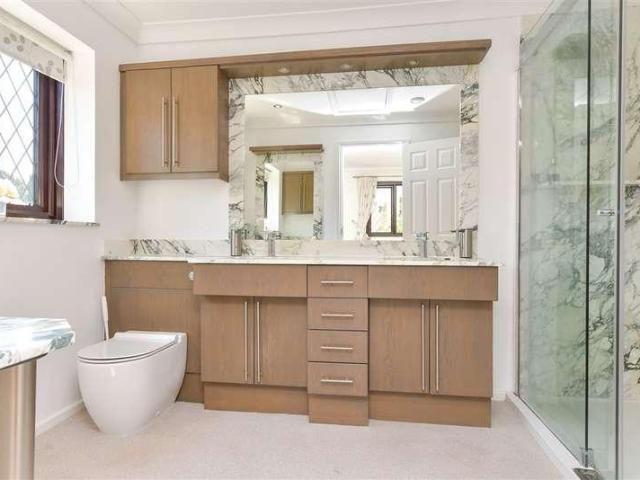 House for sale in The Butts, Kent
