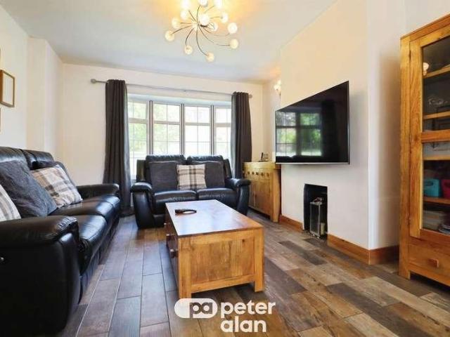 House for sale in Glyn Eiddew, Falcon Lodge