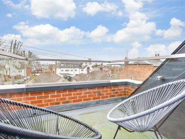 House for sale in Longport, The Bridge