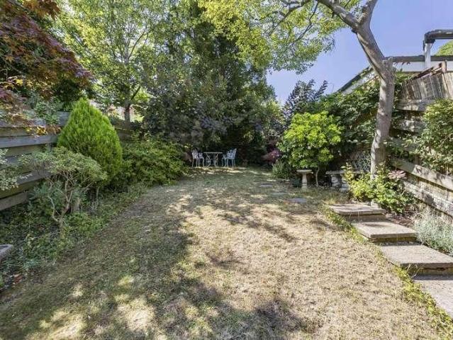 House for sale in Henley-on-Thames, Berrick Salome